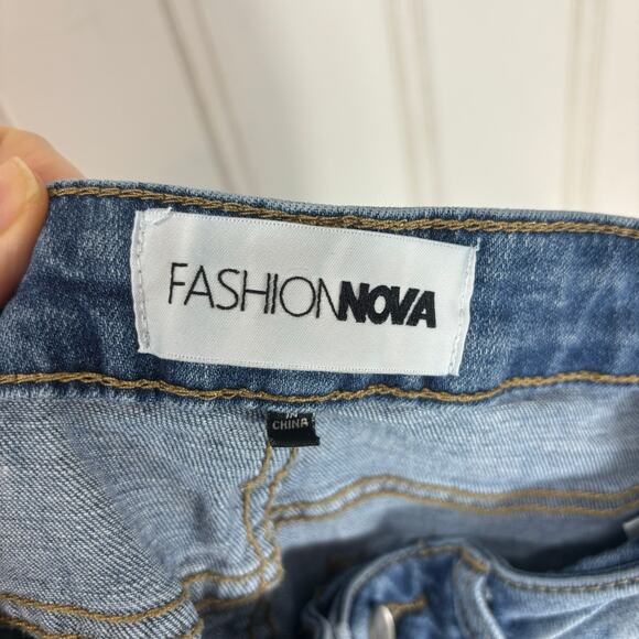 Fashion Nova Bootcut Jeans Women size 1 Frayed Hem High Rise Casual‎ Denim - Picture 6 of 7